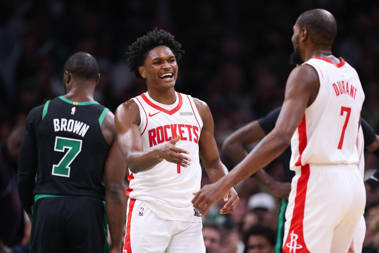 场均13+2+3！冠军中锋为火箭小将鸣不平：他比阿门强，该留在场上